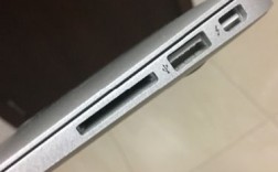 我的macbook air在机子的右边有一个闪电标示的插口，是干什么用的啊？苹果笔记本上的接口叫什么