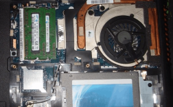 联想y470加装固态硬盘用预留口还是拆光驱好读取速度好？y470p装什么光驱