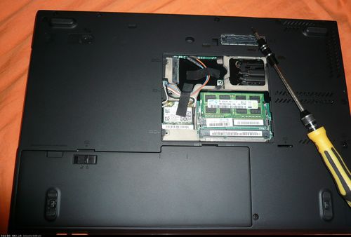 联想t430s换高速无线网卡刷写bios后硬盘灯常亮?联想t430u为什么那么火-图2 联想t430s换高速无线网卡刷写bios后硬盘灯常亮?联想t430u为什么那么火-图2