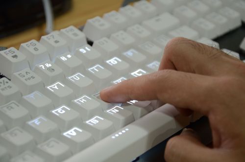 话说键盘背光,真的有必要吗?键盘背光什么用-图2 话说键盘背光,真的有必要吗?键盘背光什么用-图2