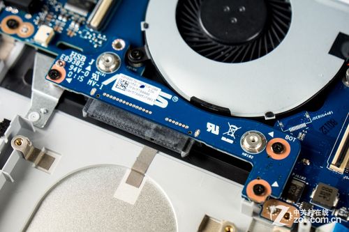 华硕UX501JW4720内存条型号?华硕ux501做什么系统-图1 华硕UX501JW4720内存条型号?华硕ux501做什么系统-图1