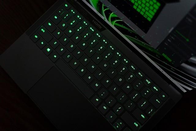 请问雷蛇潜行12.5寸笔记本里面的HD520性能相当于现在的哪个显卡?为什么雷蛇潜行版比标准版贵-图1 请问雷蛇潜行12.5寸笔记本里面的HD520性能相当于现在的哪个显卡?为什么雷蛇潜行版比标准版贵-图1
