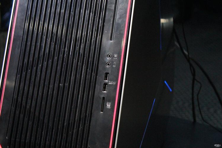 alienware有雷电接口么?外星人新款什么时候出的-图2 alienware有雷电接口么?外星人新款什么时候出的-图2