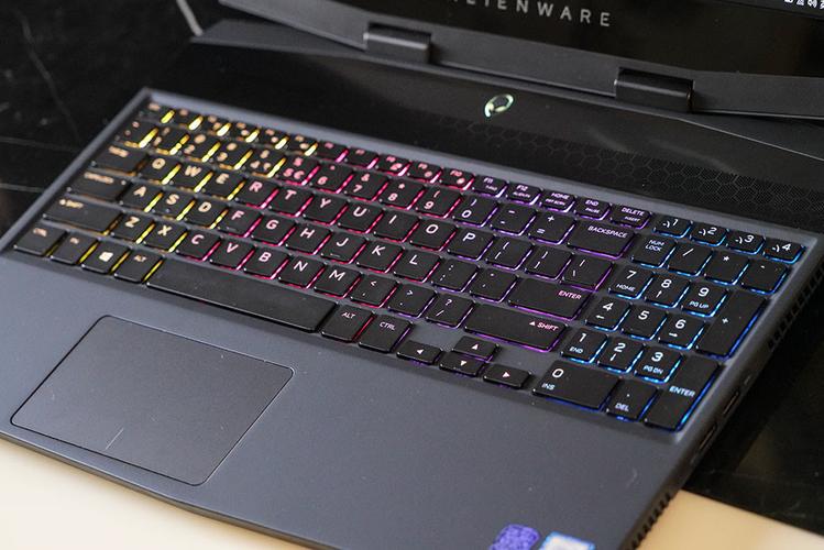 求解Alienware13可以换显卡和cpu吗?外星人13配什么键盘-图3 求解Alienware13可以换显卡和cpu吗?外星人13配什么键盘-图3