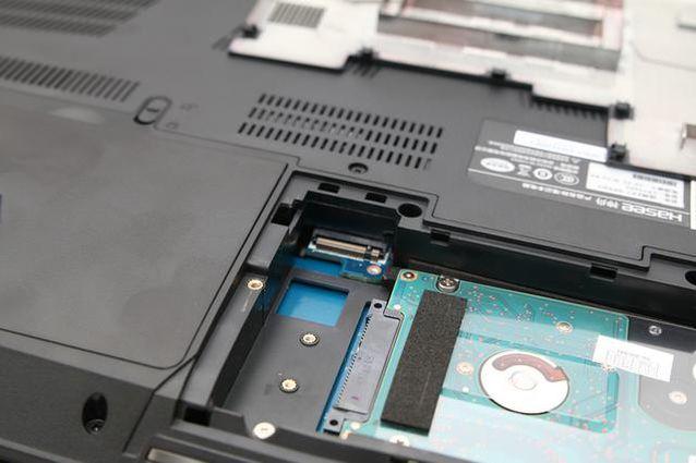 神舟战神zx7后盖怎么拆?神舟战神zx7为什么-图1 神舟战神zx7后盖怎么拆?神舟战神zx7为什么-图1