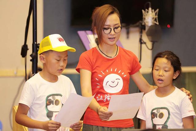 坚强女声版是谁唱的?小y公益是什么-图2 坚强女声版是谁唱的?小y公益是什么-图2