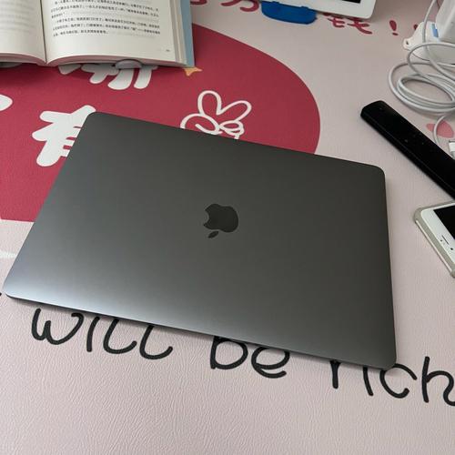 macbook air深空灰和金色哪个好看?苹果笔记本拍什么颜色好-图3 macbook air深空灰和金色哪个好看?苹果笔记本拍什么颜色好-图3