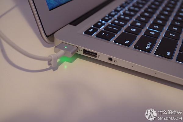 我的macbook air在机子的右边有一个闪电标示的插口,是干什么用的啊?苹果笔记本上的接口叫什么-图2 我的macbook air在机子的右边有一个闪电标示的插口,是干什么用的啊?苹果笔记本上的接口叫什么-图2