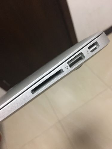 我的macbook air在机子的右边有一个闪电标示的插口,是干什么用的啊?苹果笔记本上的接口叫什么-图1 我的macbook air在机子的右边有一个闪电标示的插口,是干什么用的啊?苹果笔记本上的接口叫什么-图1