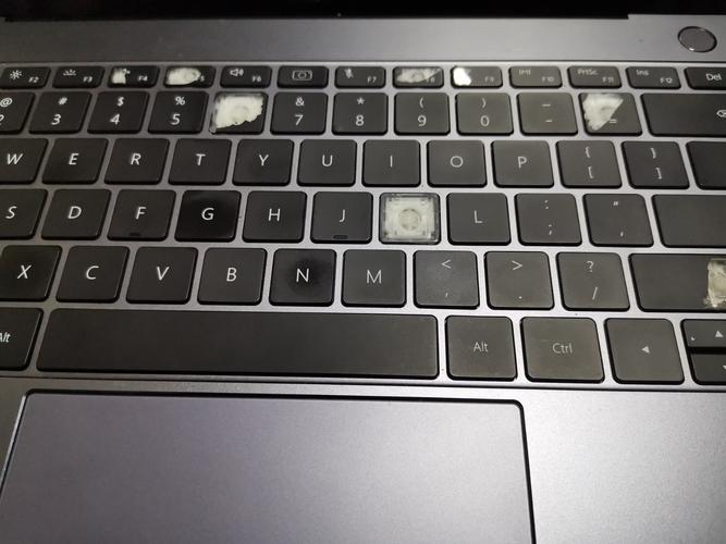 笔记本键盘按键按下去了不回弹怎么办?笔记本外壳为什么有弹性-图1 笔记本键盘按键按下去了不回弹怎么办?笔记本外壳为什么有弹性-图1