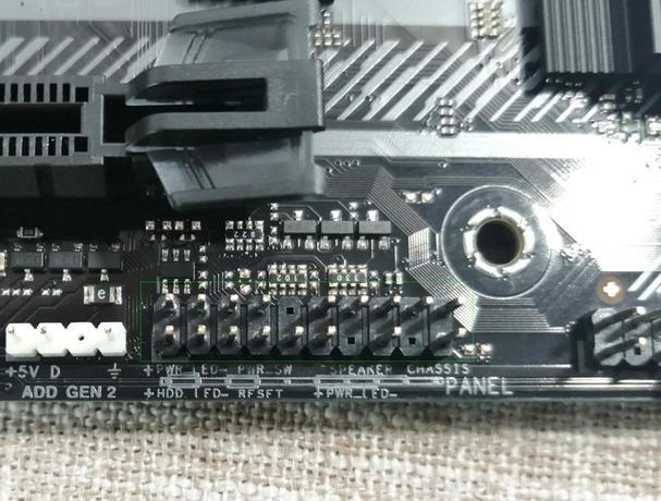 华硕H61M-E能用什么接口的固态硬盘?华硕s200e硬盘什么接口-图1 华硕H61M-E能用什么接口的固态硬盘?华硕s200e硬盘什么接口-图1