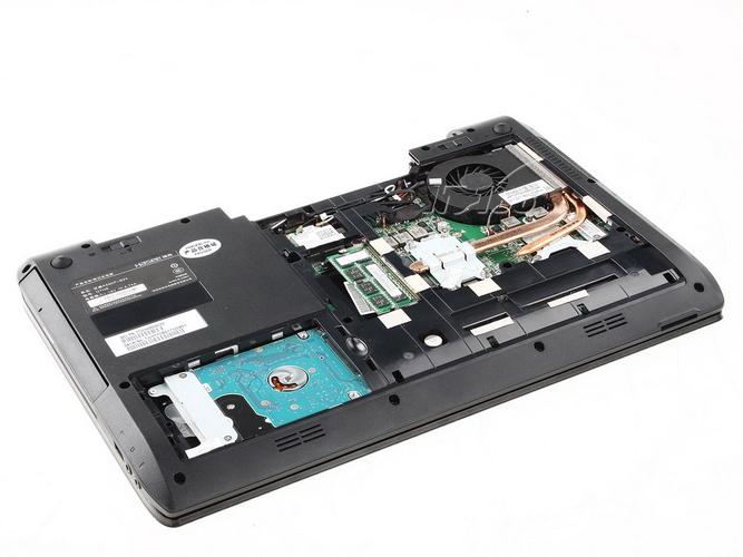 神舟K580C I7 D1怎么拆机给风扇扫灰?神舟战神k580c怎么样-图3 神舟K580C I7 D1怎么拆机给风扇扫灰?神舟战神k580c怎么样-图3