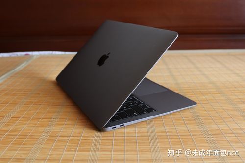 黑色、灰色、银色的笔记本电脑哪种更好看?怎么样选择电脑笔记本电脑-图1 黑色、灰色、银色的笔记本电脑哪种更好看?怎么样选择电脑笔记本电脑-图1