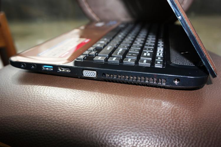 我的笔记本是东芝的M805,发现侧边USB3.0接口上有个闪电的标志,谁知道是什么意思吗?东芝m805怎么样-图1 我的笔记本是东芝的M805,发现侧边USB3.0接口上有个闪电的标志,谁知道是什么意思吗?东芝m805怎么样-图1