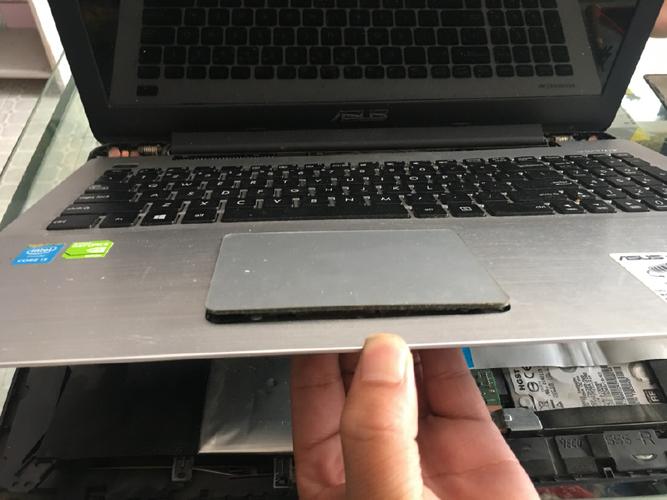 笔记本触摸板鼓起来了危险吗?笔记本 变形本-图1 笔记本触摸板鼓起来了危险吗?笔记本 变形本-图1