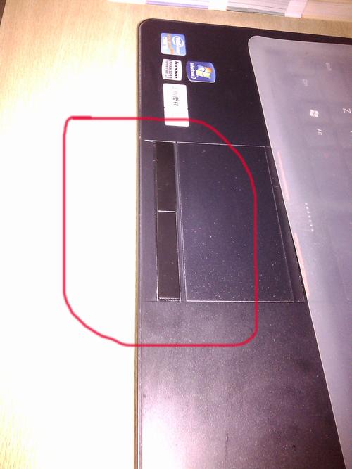 笔记本控制面板进水了怎么处理?笔记本电脑触控板溅到一些水-图1 笔记本控制面板进水了怎么处理?笔记本电脑触控板溅到一些水-图1