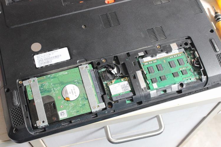 宏基e1471g怎么拆机呢？宏基笔记本e1471g 硬盘厚度-图1
