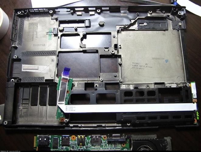 thinkpad t420s怎样拆机清灰?t420s笔记本-图2 thinkpad t420s怎样拆机清灰?t420s笔记本-图2