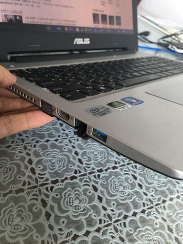 我朋友有两个电脑笔记本,我要买一个,但他说他华硕没有网线插口,上不了网,现在我?最轻薄的华硕笔记本-图1 我朋友有两个电脑笔记本,我要买一个,但他说他华硕没有网线插口,上不了网,现在我?最轻薄的华硕笔记本-图1