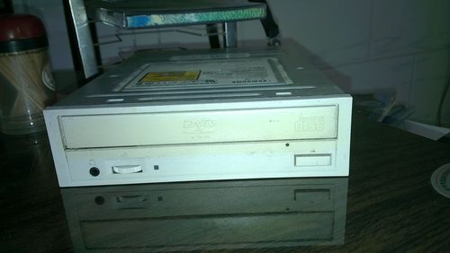 电脑cd盘有个锁怎么解除?老款光驱苹果笔记本怎么解密-图3 电脑cd盘有个锁怎么解除?老款光驱苹果笔记本怎么解密-图3