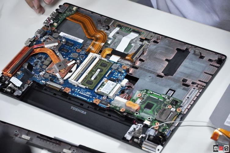 东芝R700-r1331可以升级么?东芝R700笔记本主板-图1 东芝R700-r1331可以升级么?东芝R700笔记本主板-图1