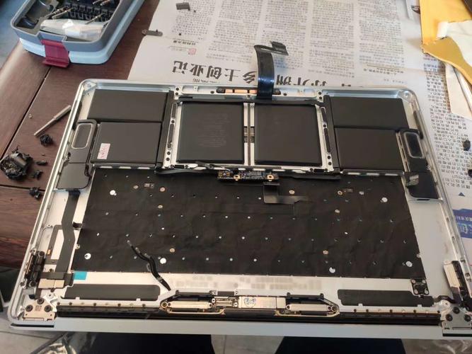 苹果MacBookair显示屏有竖线换屏幕要多少钱?苹果笔记本air黄竖条-图1 苹果MacBookair显示屏有竖线换屏幕要多少钱?苹果笔记本air黄竖条-图1