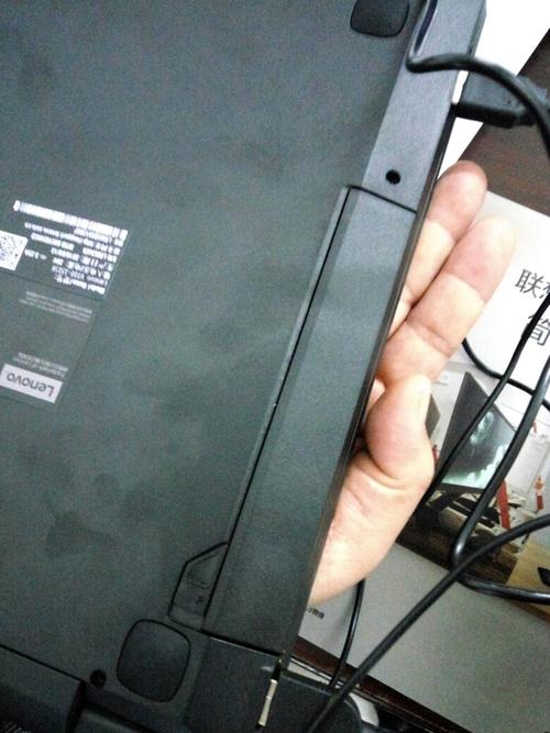 lenovo电脑怎样拆电池?联想笔记本100-15怎么卸电池-图2 lenovo电脑怎样拆电池?联想笔记本100-15怎么卸电池-图2