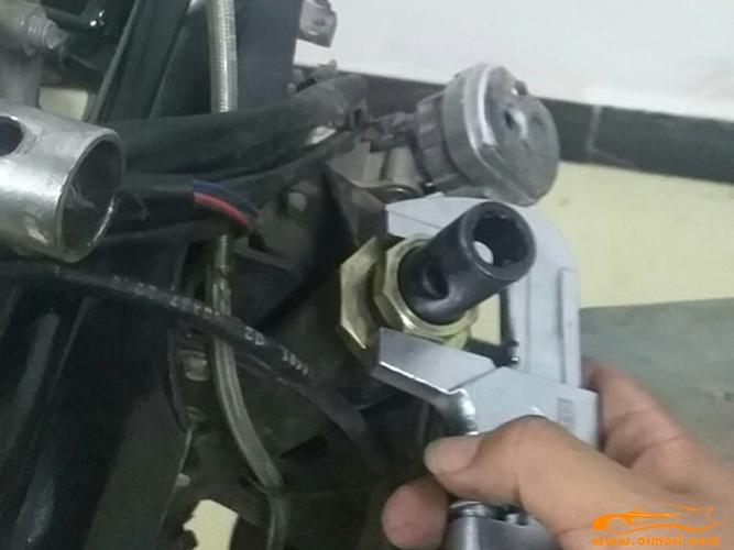 小牛电动车方向柱螺丝在什么位置?笔记本 螺丝位置-图2 小牛电动车方向柱螺丝在什么位置?笔记本 螺丝位置-图2