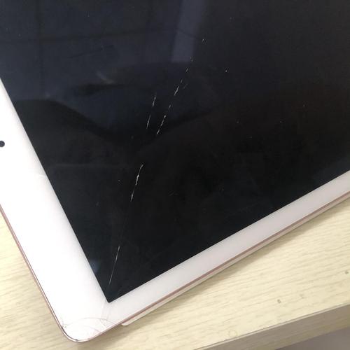 ipad屏幕边缘裂开怎么修苹果笔记本换屏幕边框-图1 ipad屏幕边缘裂开怎么修苹果笔记本换屏幕边框-图1
