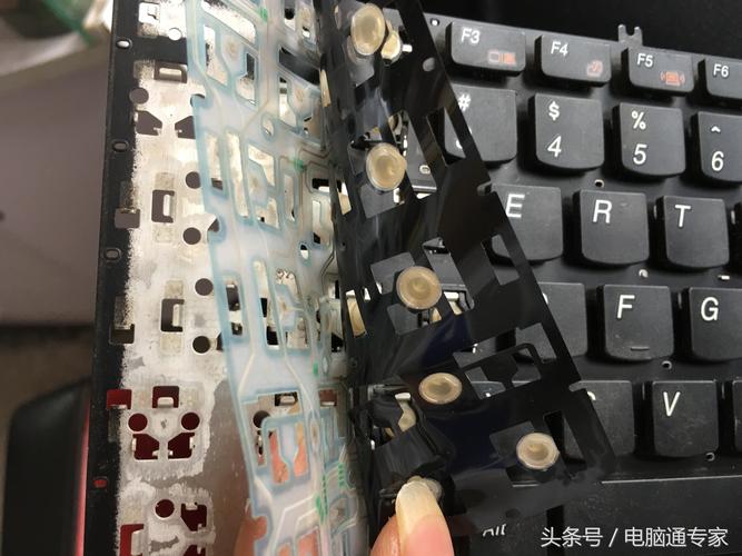神舟笔记本的键盘怎么拆?神州笔记本键盘怎么拆-图2 神舟笔记本的键盘怎么拆?神州笔记本键盘怎么拆-图2