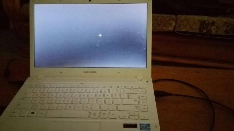 三星i3笔记本超级慢怎么解决?三星笔记本 i3-图1 三星i3笔记本超级慢怎么解决?三星笔记本 i3-图1