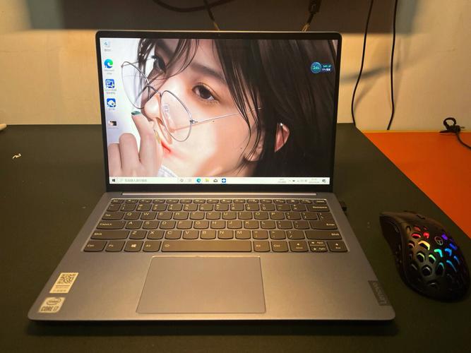 联想小新最小的笔记本电脑联想最轻的笔记本-图1 联想小新最小的笔记本电脑联想最轻的笔记本-图1