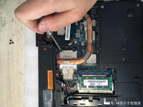 笔记本cpu螺丝滑丝怎么拧下来?笔记本怎么cpu-图1 笔记本cpu螺丝滑丝怎么拧下来?笔记本怎么cpu-图1