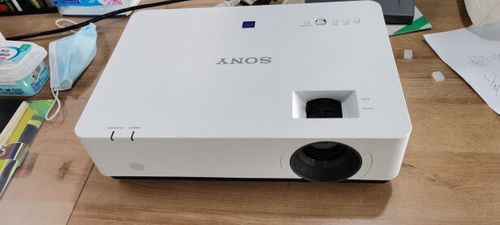 索尼投影仪画面歪了，左宽右窄，怎么调？sony窄笔记本-图1