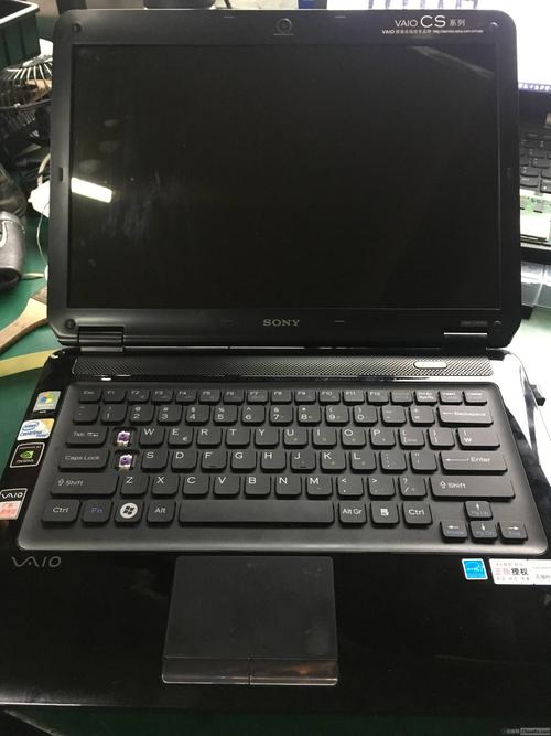 索尼笔记本键帽掉了一个怎么安装?sony笔记本屏幕拆解-图2 索尼笔记本键帽掉了一个怎么安装?sony笔记本屏幕拆解-图2