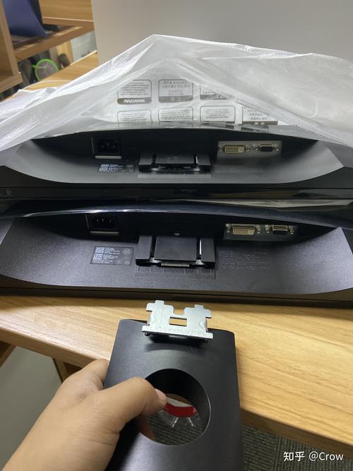 戴尔的显示器外壳如何拆?戴尔笔记本显示器拆解-图3 戴尔的显示器外壳如何拆?戴尔笔记本显示器拆解-图3