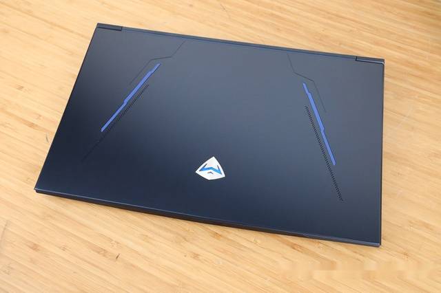 机械师笔记本F117-B怎么样，CAD、Pe、PS这些设计可以用吗？机械师笔记本视频评测-图3