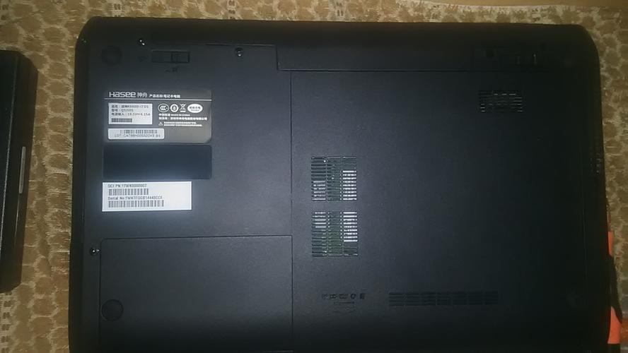 神州战神笔记本,k660di7d1型号,键盘怎么拆,上边4个卡口,左右各两个?高清卡口 笔记本-图1 神州战神笔记本,k660di7d1型号,键盘怎么拆,上边4个卡口,左右各两个?高清卡口 笔记本-图1