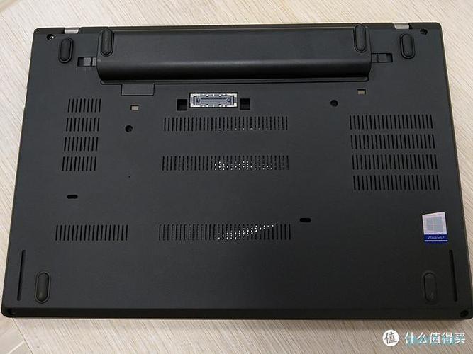 我的是thinkpad E40,我想问笔记本背面有一个长方形的能打开的小盖子,这个位置是干什用的?thinkpad笔记本迷你-图1 我的是thinkpad E40,我想问笔记本背面有一个长方形的能打开的小盖子,这个位置是干什用的?thinkpad笔记本迷你-图1