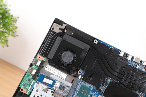 神舟战神Z7几个固态硬盘位?神舟笔记本z7sp7s2-图1 神舟战神Z7几个固态硬盘位?神舟笔记本z7sp7s2-图1