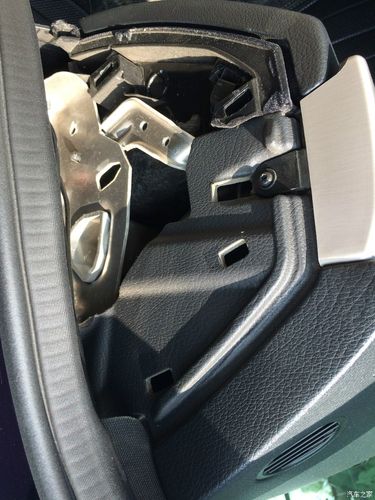 奔驰glk右侧出风口拆装技巧?笔记本 右侧出风口-图3 奔驰glk右侧出风口拆装技巧?笔记本 右侧出风口-图3