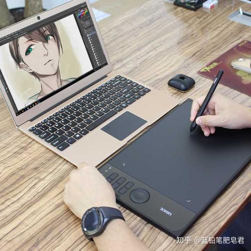 请问触屏电脑可以像是手绘板绘画么?如果可以的话,请问如何使用?触屏笔记本带压感吗-图1 请问触屏电脑可以像是手绘板绘画么?如果可以的话,请问如何使用?触屏笔记本带压感吗-图1