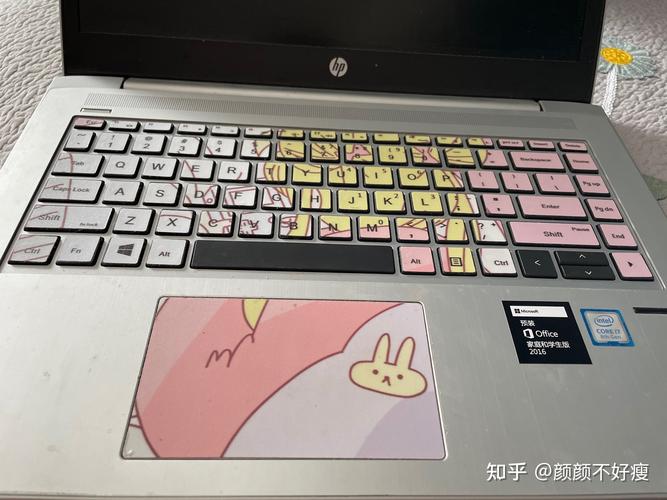 笔记本上贴纸撕起来怎么清理干净?笔记本产品贴纸怎么撕-图1 笔记本上贴纸撕起来怎么清理干净?笔记本产品贴纸怎么撕-图1