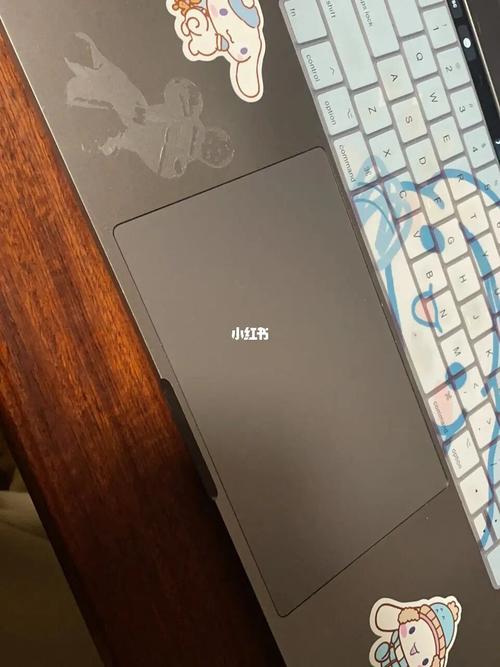 笔记本上贴纸撕起来怎么清理干净?笔记本产品贴纸怎么撕-图2 笔记本上贴纸撕起来怎么清理干净?笔记本产品贴纸怎么撕-图2