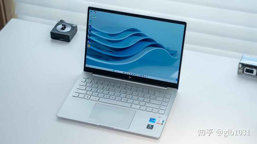 惠普星bookpro14oled屏好吗？惠普笔记本屏幕亮点-图1