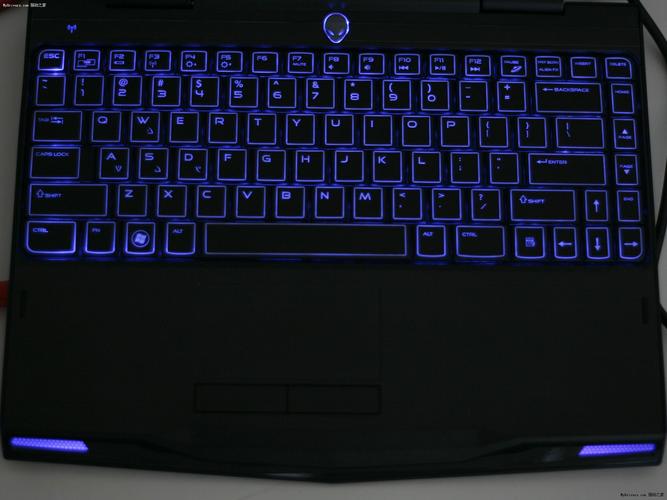alienware笔记本哪个是重启键?外星人笔记本拆掉键盘-图1 alienware笔记本哪个是重启键?外星人笔记本拆掉键盘-图1
