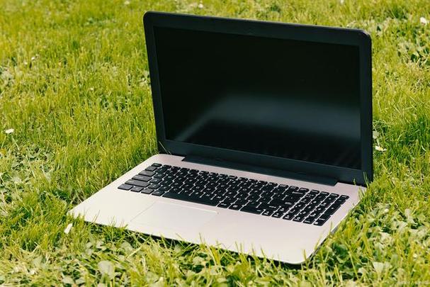 为什么laptop叫笔记本电脑？什么是便携式笔记本-图2