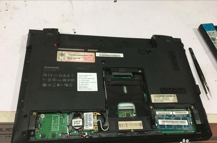 联想笔记本拆机步骤?联想笔记本面板怎么拆下来-图2 联想笔记本拆机步骤?联想笔记本面板怎么拆下来-图2